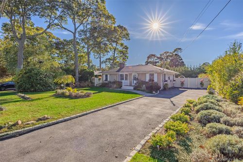 10 Old Neck Rd S, Center Moriches, NY, 11934-3115 | Card Image