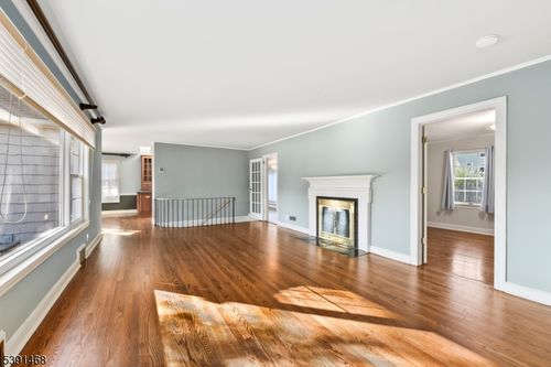 24 Dogwood Ln, New Providence, NJ, 07974-1402 | Card Image