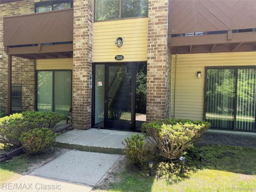 203-7806 Manor Cir, Westland, MI, 48185-6513 | Card Image