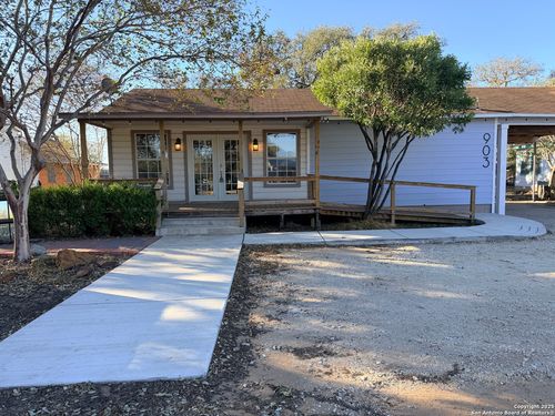 903 W Goodwin St, Pleasanton, TX, 78064-3911 | Card Image