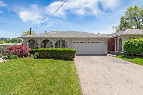 58 Centennial Pky S, Stoney Creek, ON, L8G2C5 | Card Image