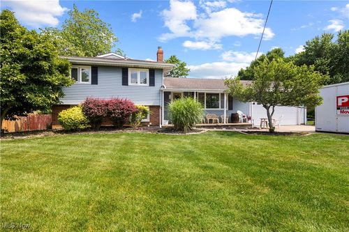 18438 Meadow Ln, Strongsville, OH, 44136-4338 | Card Image