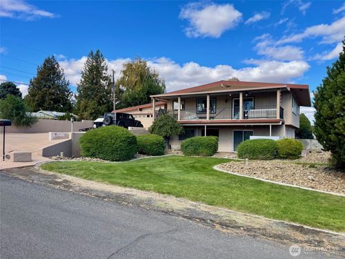 840 Braeburn Pl Nw, Soap Lake, WA, 98851-9703 | Card Image