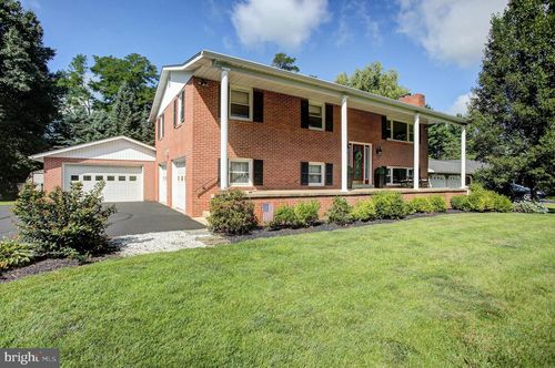 124 Park Pl W, SHIPPENSBURG, PA, 17257-9218 | Card Image