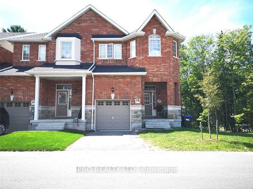 18 Farwell Ave, Wasaga Beach, ON, L9Z0H3 | Card Image