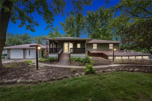 1997 206th St, Independence, IA, 50644-9212 | Card Image