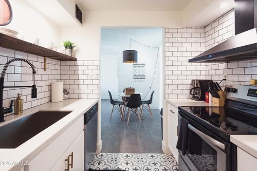 a311-7625 E Camelback Road, Scottsdale, AZ, 85251 | Card Image