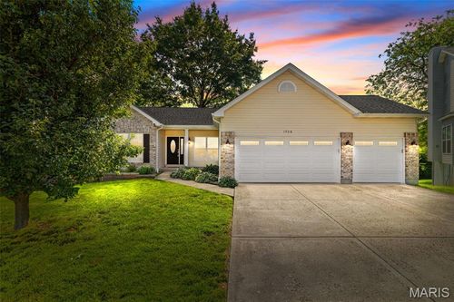 1706 Chestnut Farms Ct, Fenton, MO, 63026-2284 | Card Image