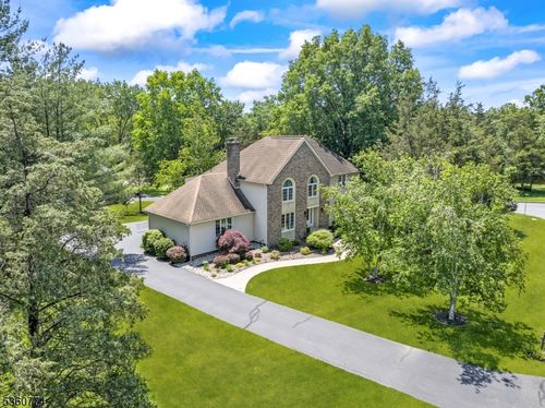 2 Guildford Ct, Annandale, NJ, 08801-3340 | Card Image