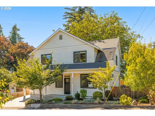 8275 Se 29th Pl, Portland, OR, 97202-8934 | Card Image