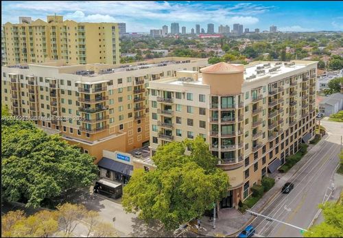910-3590 Coral Way, Miami, FL, 33145-3075 | Card Image