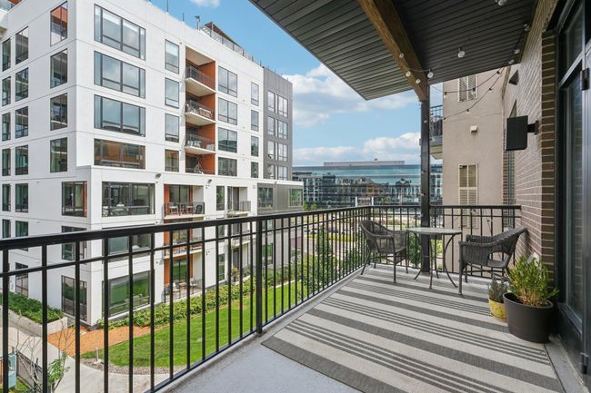 44-web-or-mls-W Lake St 305-S0708-026.jpg | Image 17