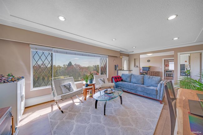 4599 Sunland Place, House other with 6 bedrooms, 3 bathrooms and 5 parking in Burnaby BC | Image 3