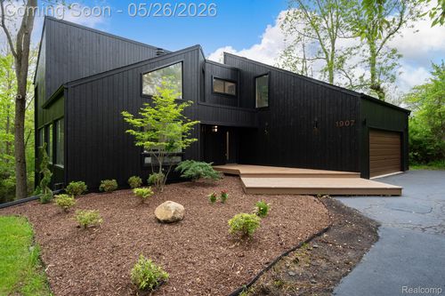 1907 Raymond Pl, Bloomfield Hills, MI, 48302-2265 | Card Image