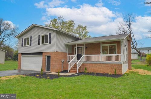 155 Meadowlark Ln, SHEPHERDSTOWN, WV, 25443-4516 | Card Image