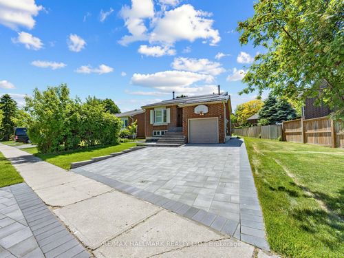 230 Sheffield St, Newmarket, ON, L3Y5X6 | Card Image