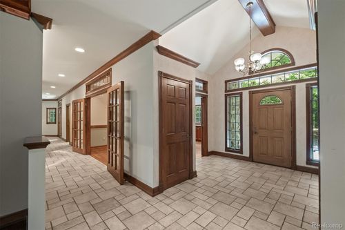 9736 Cross Creek Dr, South Lyon, MI, 48178-8510 | Card Image