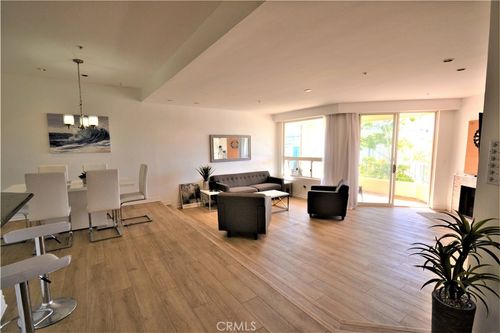 218-235 Main St, Venice, CA, 90291-2522 | Card Image