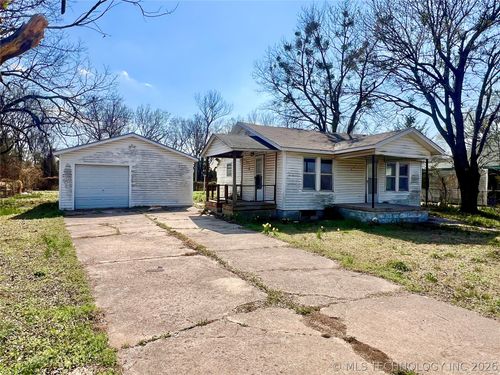 931 W 14th St, Ada, OK, 74820-6226 | Card Image
