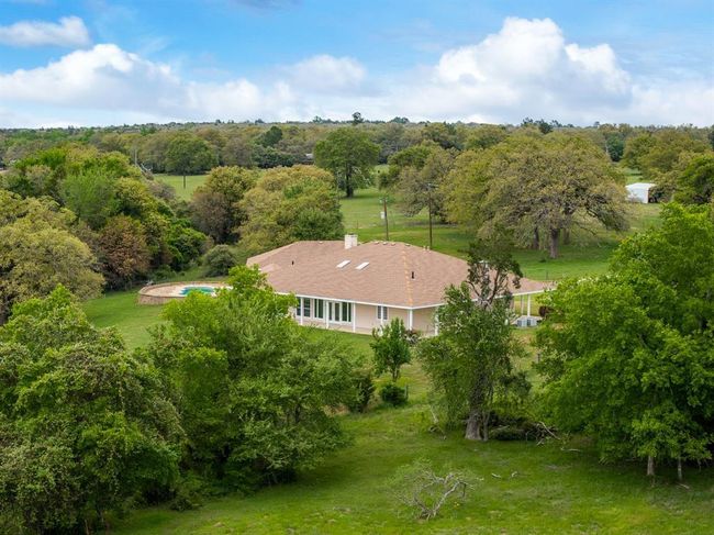 10565 N Highway 77, House other with 3 bedrooms, 3 bathrooms and 4 parking in Lexington TX | Image 28