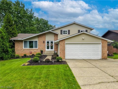 7739 Hoertz Rd, Parma, OH, 44134-6403 | Card Image