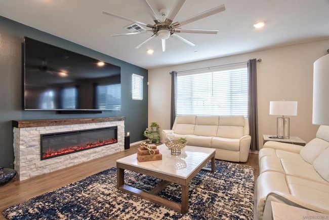 Den/Family/Great Room | Image 11