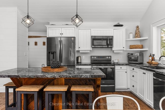 1010 Leonard Lake Rd, House other with 3 bedrooms, 3 bathrooms and 6 parking in Bracebridge ON | Image 9