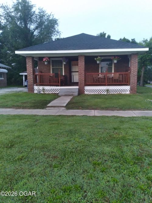 135 W 5th St, Baxter Springs, KS, 66713-1242 | Card Image