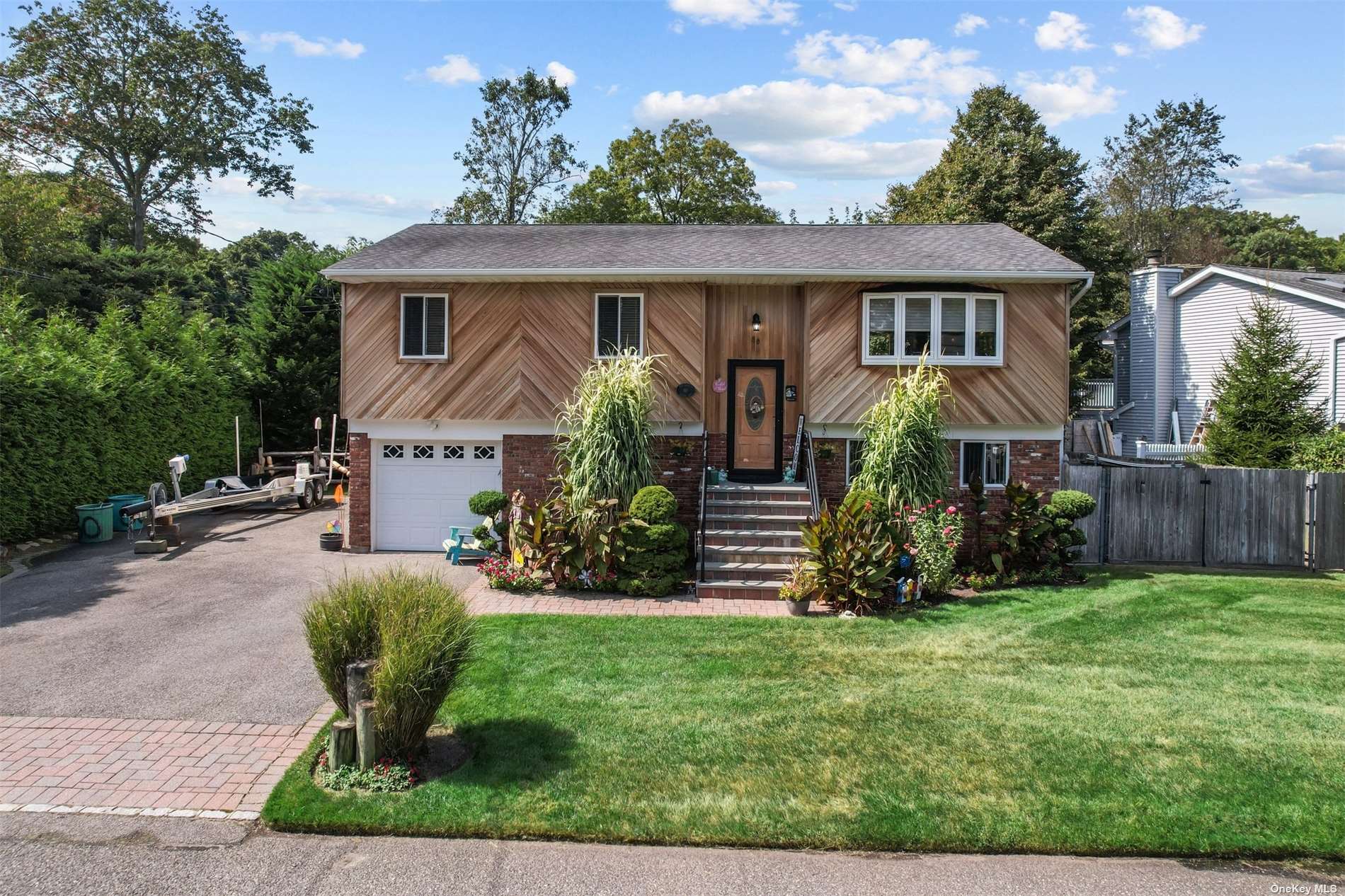 Byron Way, Oakdale, NY 11769