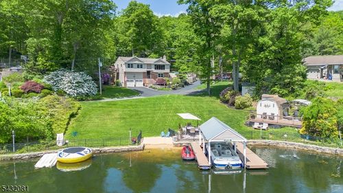 21 Skyline Dr, Andover, NJ, 07821-5802 | Card Image