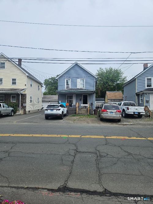 37 Taylor St, Danbury, CT, 06810-6922 | Card Image