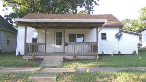 407 E Woodlawn St, Clinton, IL, 61727-1055 | Card Image