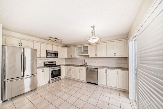 136 Windford Rise Sw, Home with 3 bedrooms, 1 bathrooms and 2 parking in Airdrie AB | Image 5