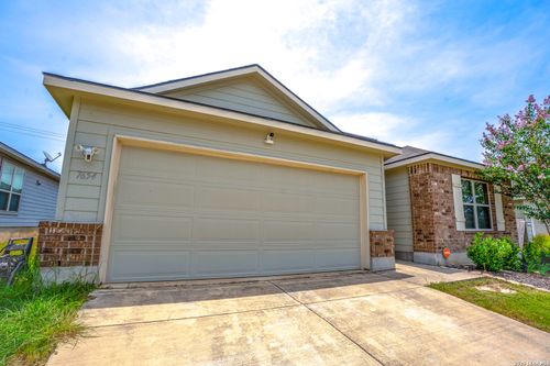7654 Champion Crk, San Antonio, TX, 78252-1820 | Card Image