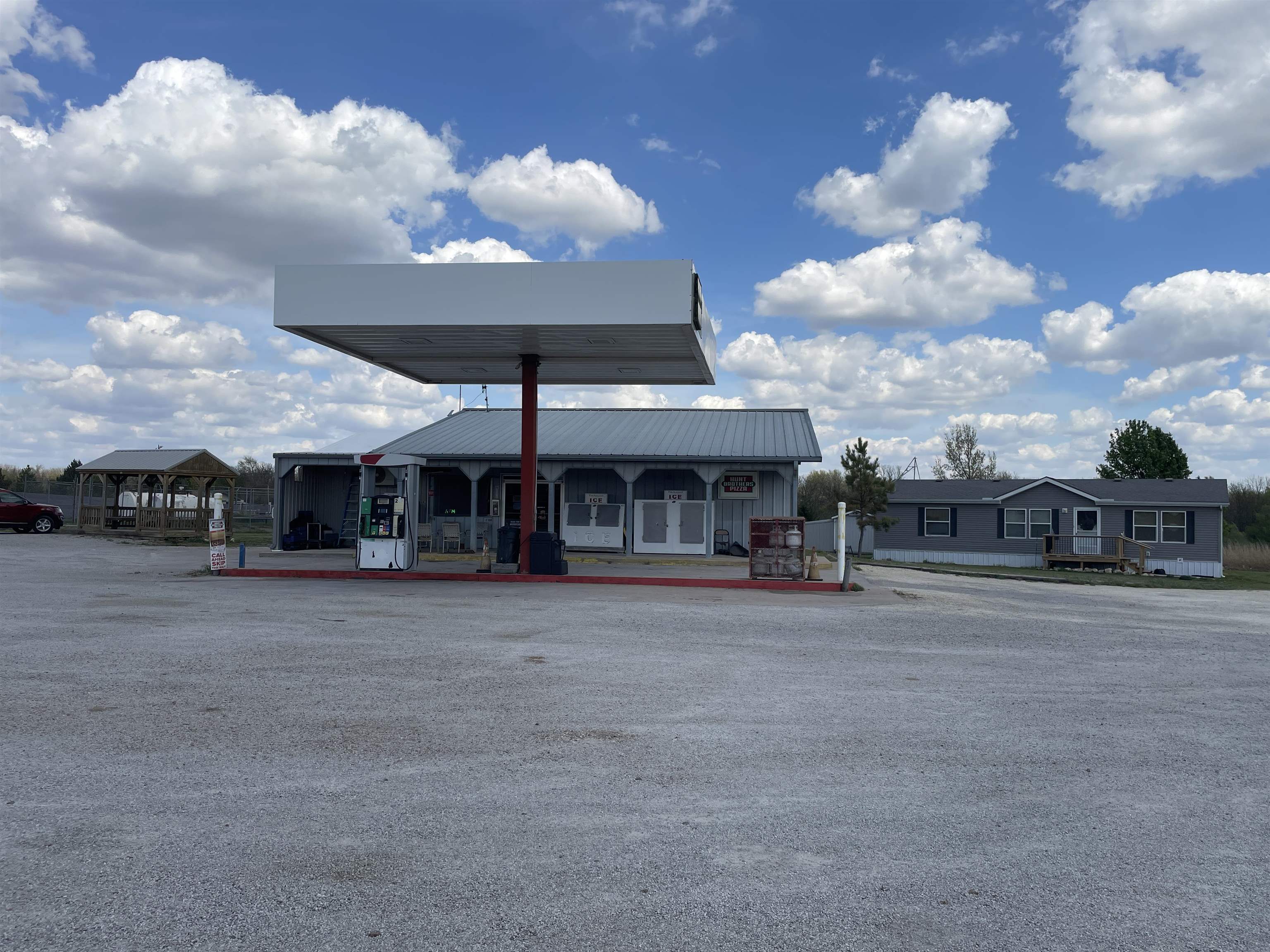 11928 141St Rd, Winfield, KS 67156