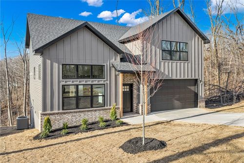 8 York Dr, Bella Vista, AR, 72714-2511 | Card Image