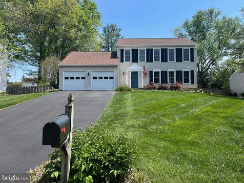 10162 Yorktown Way, GREAT FALLS, VA, 22066-4207 | Card Image