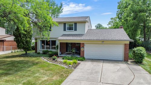 8267 Church Rd, Grosse Ile, MI, 48138-1363 | Card Image