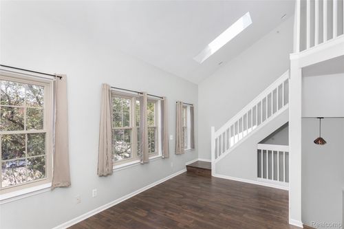 2851 Biddle Ave, Wyandotte, MI, 48192-5211 | Card Image