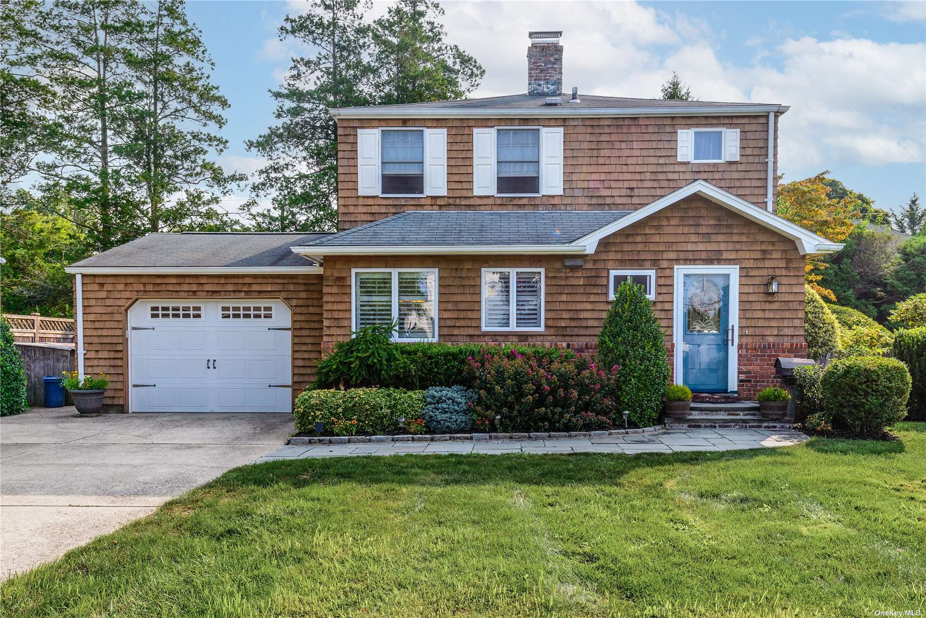 Titus Ave, Carle Place, NY 11514