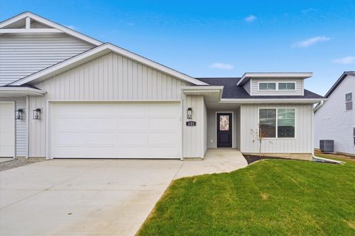 121 Hackberry Dr, Palo, IA, 52324-1000 | Card Image