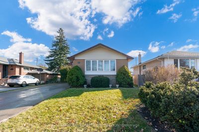 17 Learmont Dr, House other with 3 bedrooms, 2 bathrooms and 3 parking in Etobicoke ON | Image 1