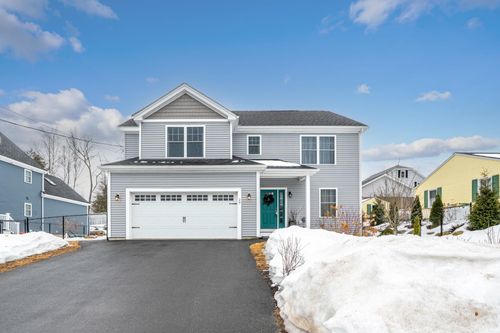 29 Dodge Street, Nashua, NH, 03064 | Card Image