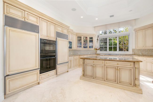 19223 Riverside Dr, House other with 5 bedrooms, 6 bathrooms and null parking in Tequesta FL | Image 17