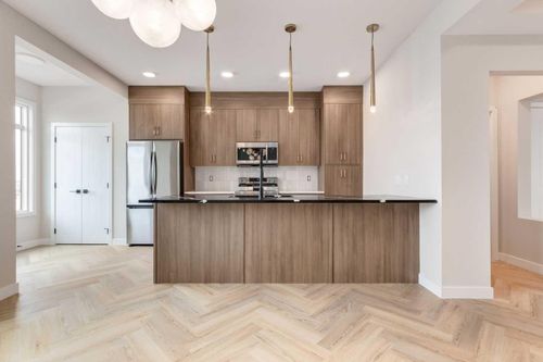 466 River Ave, Cochrane, AB, T4C3B8 | Card Image