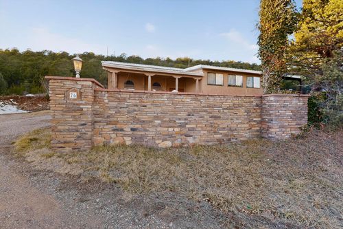 76 Canoncito Rd, Cedar Crest, NM, 87008-9401 | Card Image