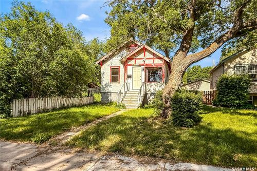 1132 Queen Street, Regina, SK, S4T4B2 | Card Image