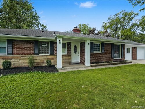 38580 Asbury Park St, Clinton Twp, MI, 48036-2814 | Card Image