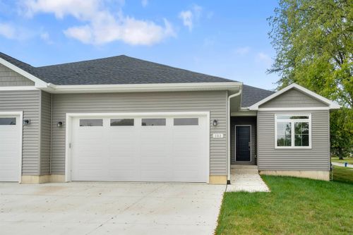 102 Bergen Dr, Waterloo, IA, 50701-5655 | Card Image