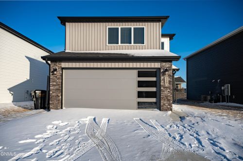 110 Marshall Loop, Bismarck, ND, 58504-1001 | Card Image